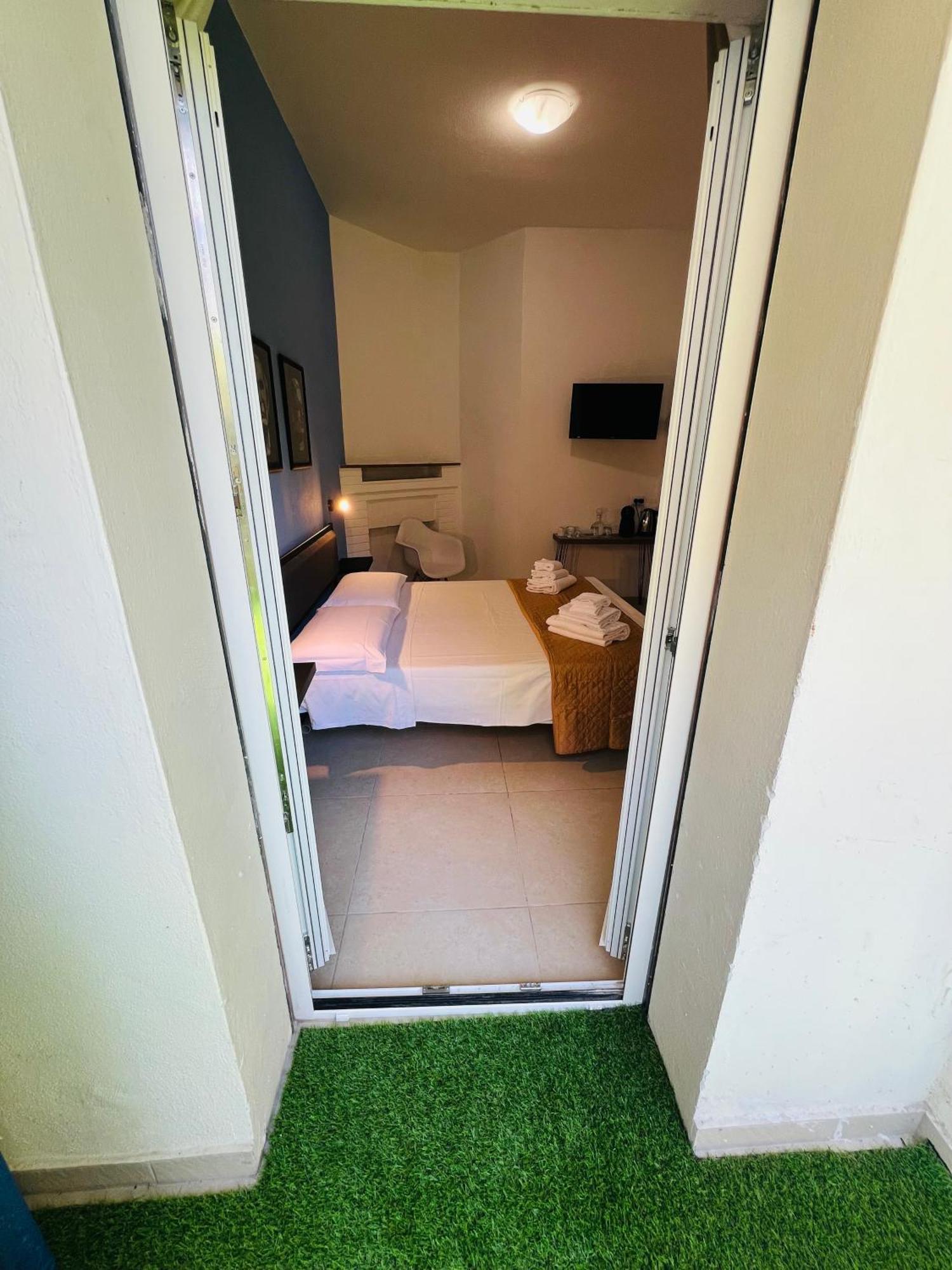 Les Chambres De Francoise Guest House Olbia Exterior photo