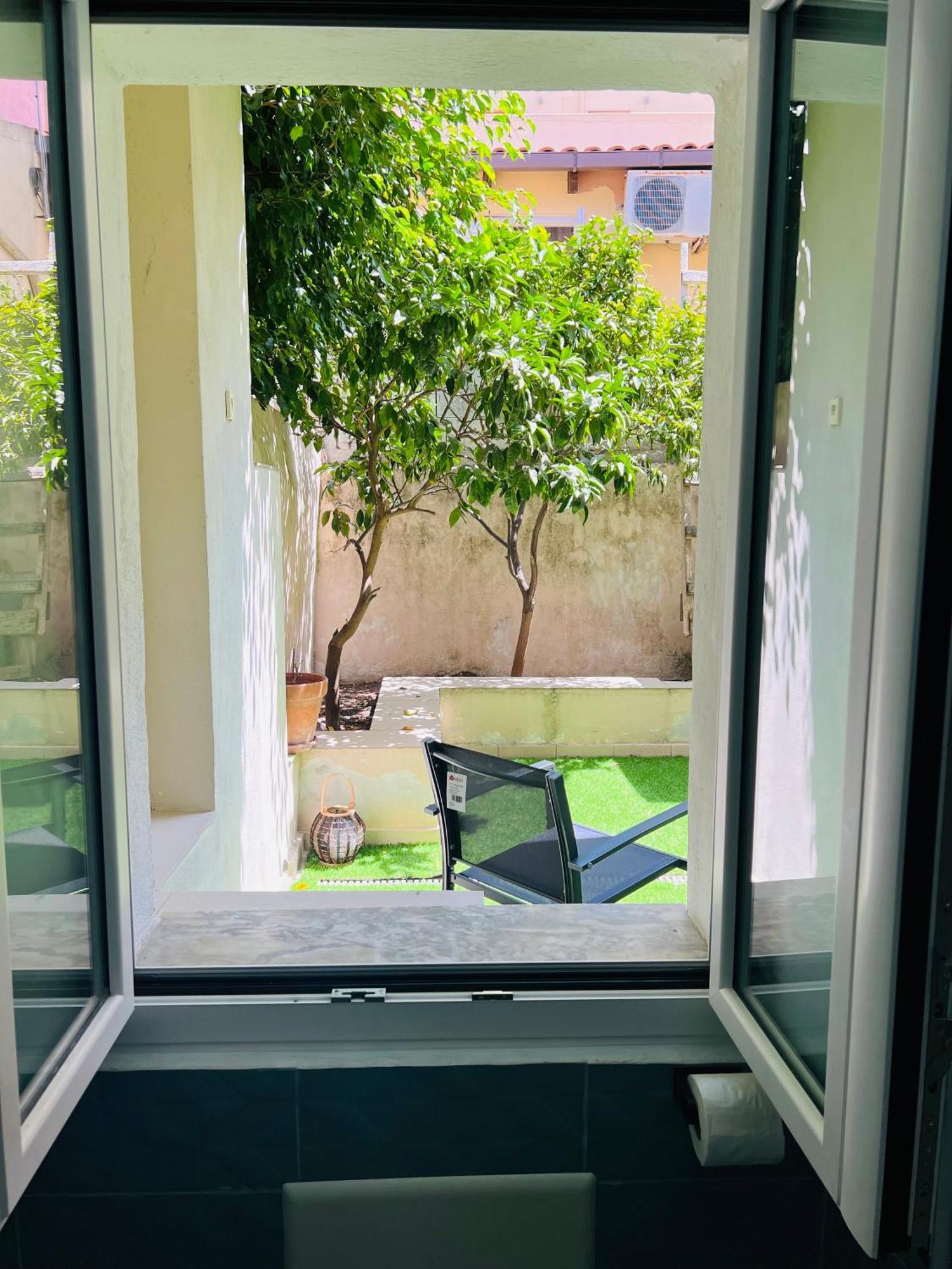 Les Chambres De Francoise Guest House Olbia Exterior photo